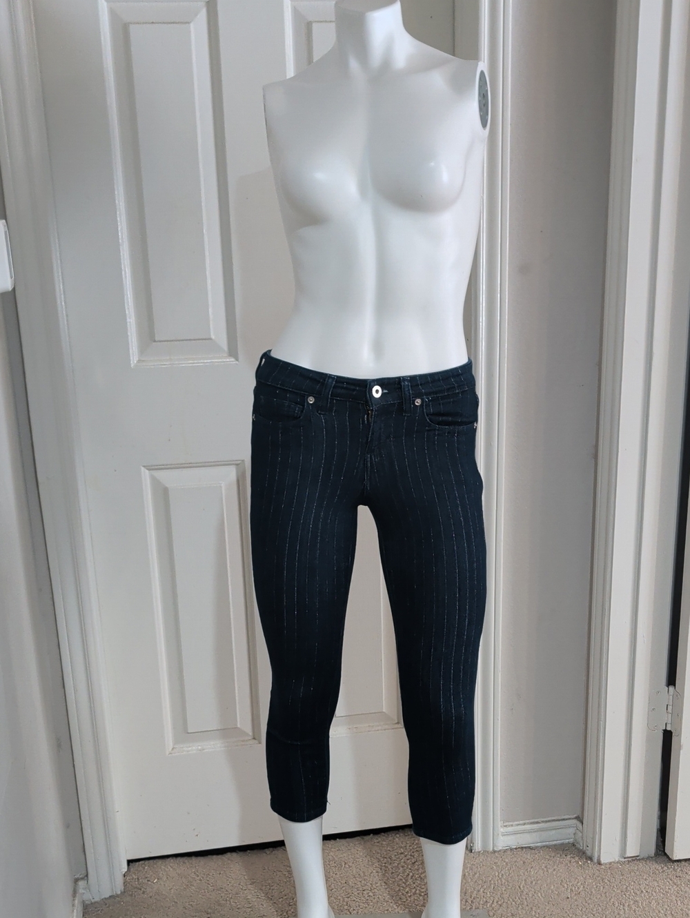 GUESS Dark Blue Pinstripe Cropped Jeans Women's 27 US